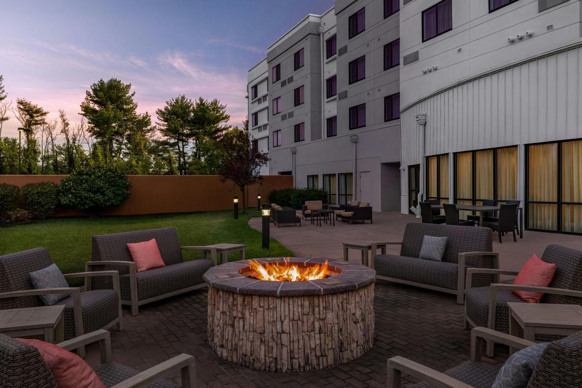 Courtyard Mt. Holly Westampton Hotel Ngoại thất bức ảnh